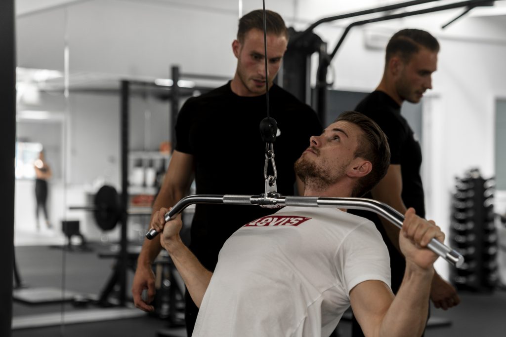 krachtraining van trainer joshua